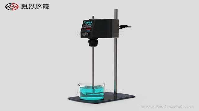 他來了，他來了，他帶著頂置式電動攪拌器走來