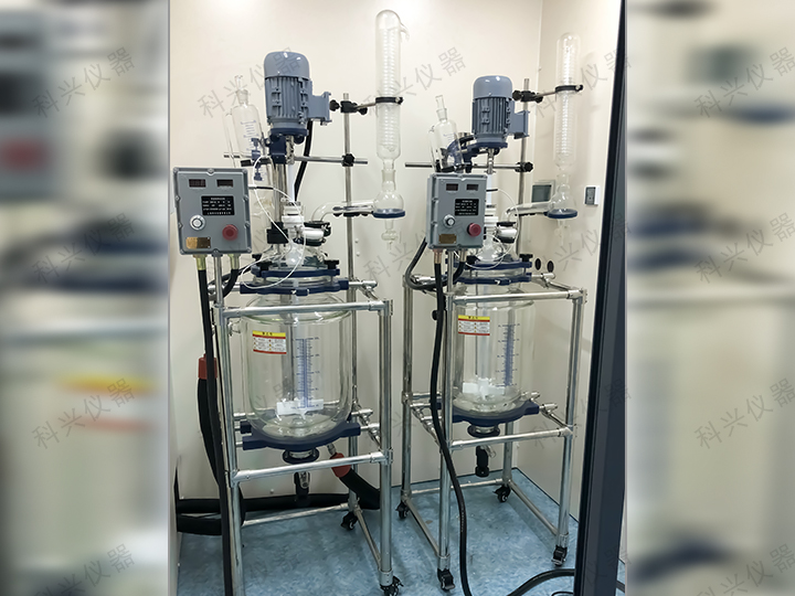 廣州某公司定制玻璃反應釜&旋轉(zhuǎn)蒸發(fā)儀&循環(huán)水真空泵